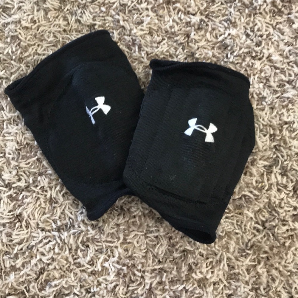 Underarmour size small/medium knee pads